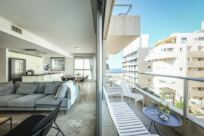 Chic Apartment w Balcony, Mamad & Parking 3-min from Beach by Sea N' Rent